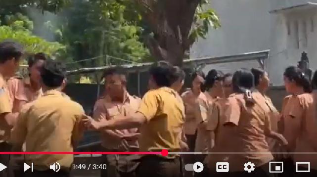 <center>Simulasi Bencana Gempa Bumi</center> video